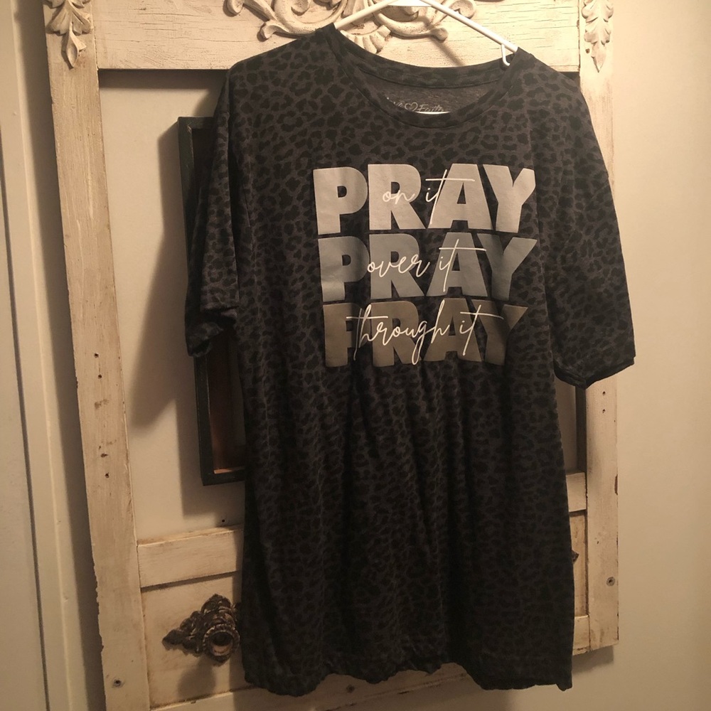 Love in Faith, Ladies “Pray” T-shirt, Size Large.  Excellent condition!!!